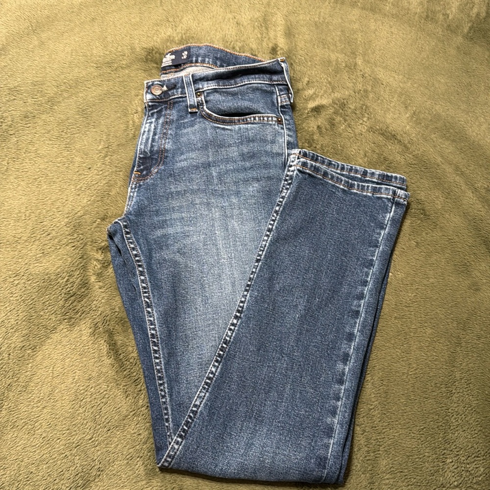 Hollister ( slim straight ) jeans 

Like new !!!